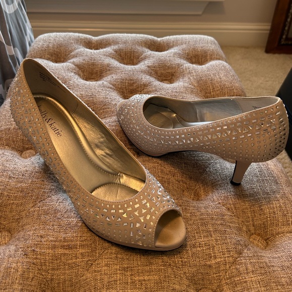 Low heels - Picture 3 of 6